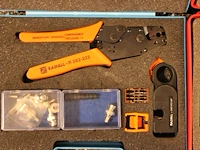 Drie elektra speciaal tangen w.o. knipex in drie kunststoffen koffers. - afbeelding 4 van  4