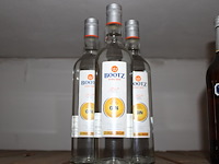 Drie flessen bootz gin. - afbeelding 1 van  2