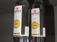 Drie flessen bootz gin. - afbeelding 2 van  2