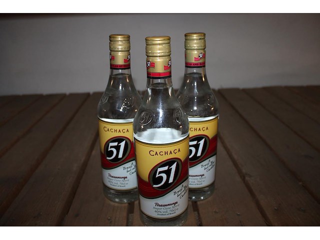 Drie flessen chacaca. - afbeelding 1 van  2