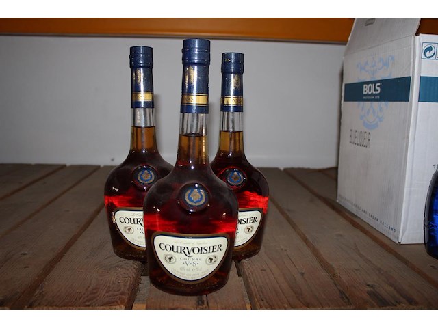 Drie flessen cognac courvoigier. - afbeelding 1 van  2