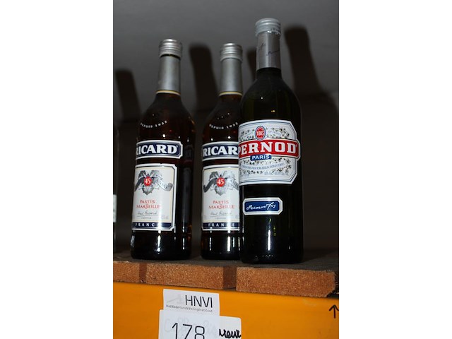 Drie flessen richard en pernod. - afbeelding 2 van  2
