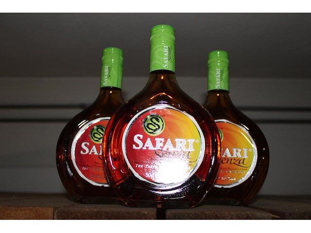 Drie flessen safari senza. - afbeelding 1 van  2