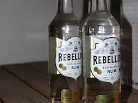 Drie flessen witte rum rebellion. - afbeelding 2 van  2