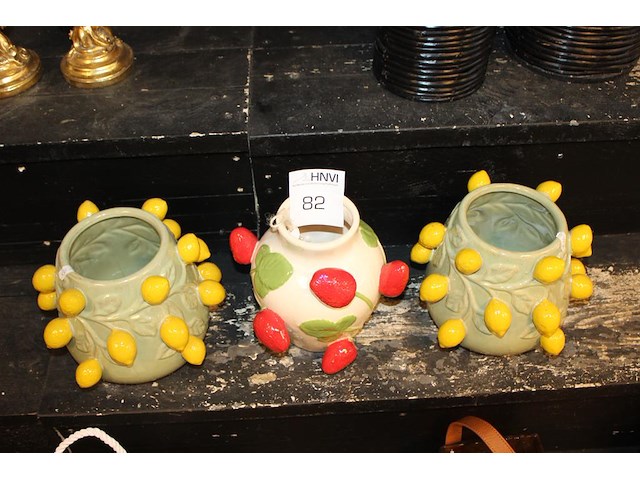 Drie fruitpotten aardbei en citroen. - afbeelding 1 van  2