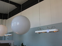 Drie hallogeen lampen. afmeting 77 x 18 cm. let op, u dient zelf te demonteren met eigen hoge trap! - afbeelding 4 van  4