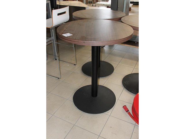 Drie hoge ronde tafels met houten blad hoogte 94 cm. - afbeelding 2 van  2