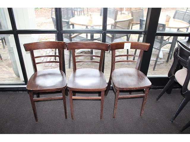 Drie horeca stoelen. - afbeelding 1 van  5