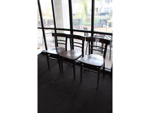 Drie horeca stoelen. - afbeelding 2 van  5