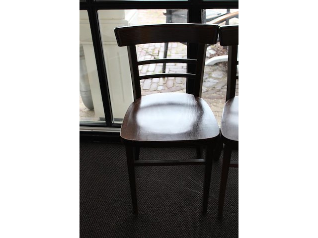 Drie horeca stoelen. - afbeelding 5 van  5