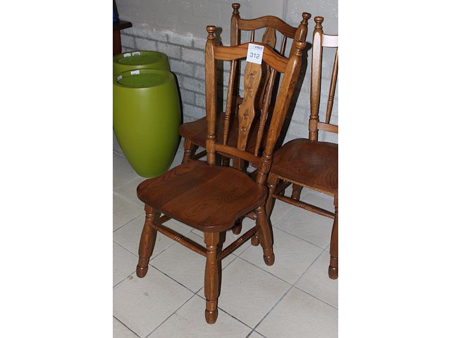 Drie houten eettafel stoelen. - afbeelding 2 van  2