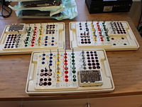 Drie implantaatcassettes straumann dental met diverse boortjes en freesjes. - afbeelding 2 van  2