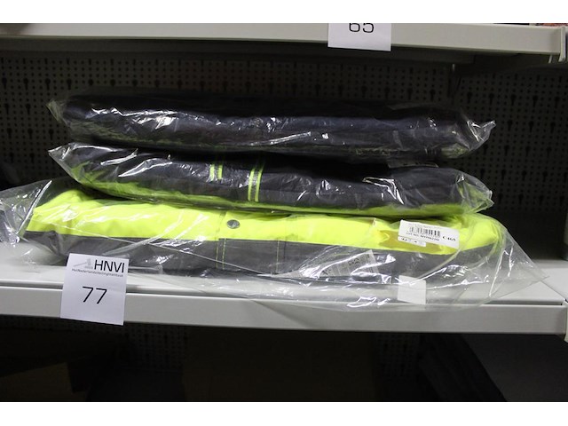 Drie jassen in twee kleuren maat s, m en xl - afbeelding 1 van  2