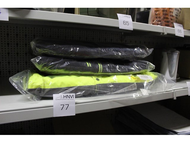 Drie jassen in twee kleuren maat s, m en xl - afbeelding 2 van  2