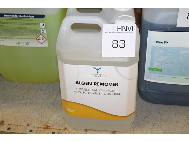 Drie jerrycans a 5l algenremover mavro. - afbeelding 1 van  2