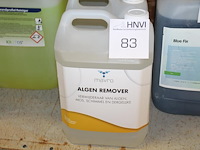 Drie jerrycans a 5l algenremover mavro. - afbeelding 1 van  2