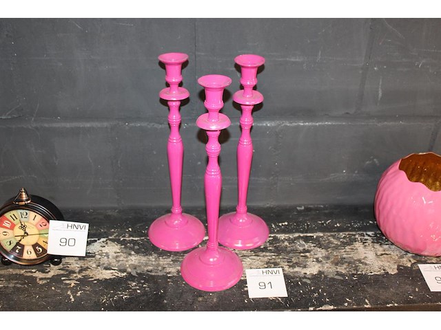 Drie kandelaars roze hoogte 39 cm. - afbeelding 1 van  2
