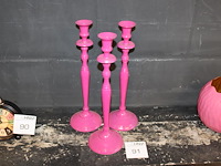 Drie kandelaars roze hoogte 39 cm. - afbeelding 1 van  2