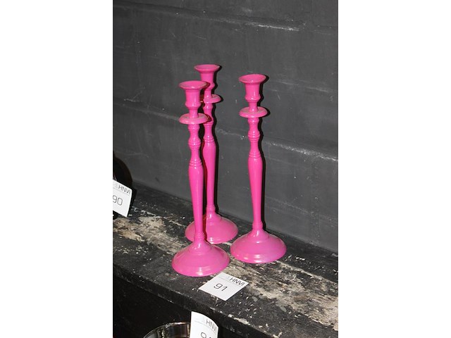Drie kandelaars roze hoogte 39 cm. - afbeelding 2 van  2