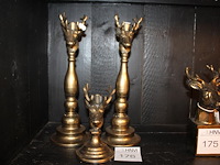 Drie kandelaren met hertenkop o.a. hoogte 40 cm. - afbeelding 1 van  1