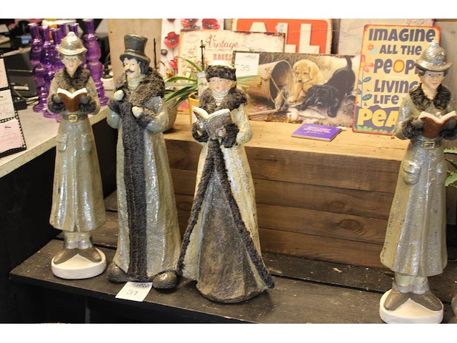 Drie kerst zangers hoogte ca. 62 cm. - afbeelding 1 van  2