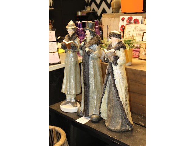 Drie kerst zangers hoogte ca. 62 cm. - afbeelding 2 van  2