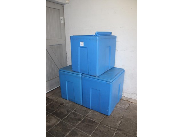 Drie koelboxen met afmeting 78 x 62 x 73 cm en deksel. - afbeelding 2 van  2