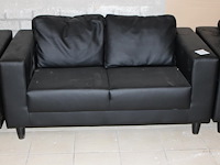 Drie kunstlederen tweezitsbankjes. afmeting 140 x 76 x 60 cm. - afbeelding 3 van  4