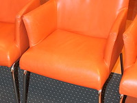 Drie kunstlederen wachtkamerstoelen met buisstalen onderstel. - afbeelding 3 van  3