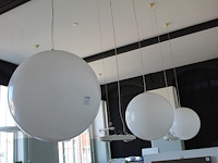 Drie kunststoffen designlampen, bol met doorsnede circa 80 cm. let op, u dient zelf te demonteren met eigen... - afbeelding 3 van  3