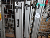 Drie laserstatieven. - afbeelding 2 van  2