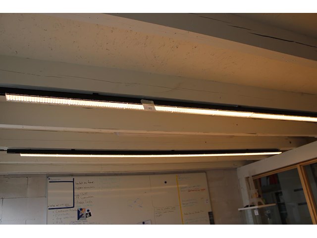 Drie lijnverlichtingen met led lampen. lengtes van 3 meter. let op: dient nog door uzelf gedemonteerd te wo... - afbeelding 2 van  3