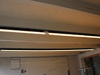 Drie lijnverlichtingen met led lampen. lengtes van 3 meter. let op: dient nog door uzelf gedemonteerd te wo... - afbeelding 2 van  3