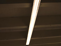 Drie lijnverlichtingen met led lampen. lengtes van 3 meter. let op: dient nog door uzelf gedemonteerd te wo... - afbeelding 3 van  3