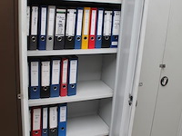 Drie magazijnkasten met 2 deuren en afmeting 80 x 33 x 178 cm. let op : exclusief inhoud en afhalen na 13.0... - afbeelding 3 van  3