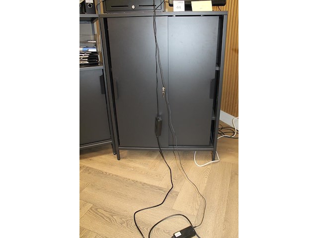 Drie metalen archiefkasten w.o. 2x afmeting 80 x 56 x 110 cm. let op: exclusief inhoud. - afbeelding 3 van  6