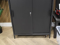 Drie metalen archiefkasten w.o. 2x afmeting 80 x 56 x 110 cm. let op: exclusief inhoud. - afbeelding 4 van  6