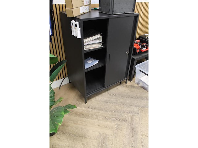 Drie metalen archiefkasten w.o. 2x afmeting 80 x 56 x 110 cm. let op: exclusief inhoud. - afbeelding 5 van  6