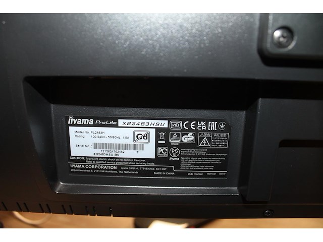 Drie monitoren iiyama 24 inch met toetsenbord en muis. - afbeelding 2 van  2