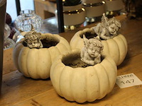 Drie pompoenpotjes met engel. - afbeelding 2 van  2