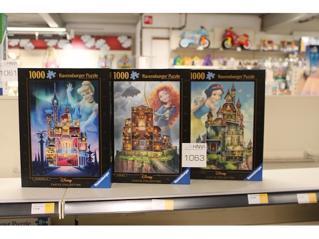 Drie puzzels ravensburger disney collectie. - afbeelding 1 van  2