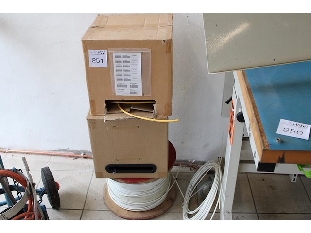Drie rollen kabel w.o. coax en speaker. - afbeelding 1 van  1