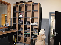 Drie showkasten w.o. 2x afmeting 198 x 40 x 270 cm. deze kasten bestaan uit losse segmenten met breedte 39 ... - afbeelding 1 van  2