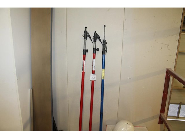 Drie snelsteunen. - afbeelding 1 van  2