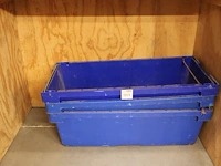 Drie stapelbare bakken, afm. 112 x 48 x 35 cm.