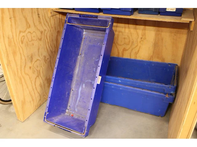 Drie stapelbare bakken, afm. 112 x 48 x 35 cm. - afbeelding 2 van  2