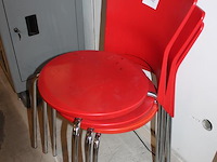 Drie stapelbare stoelen. - afbeelding 2 van  2