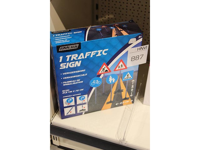 Drie traffic bars en een traffic sign. - afbeelding 3 van  3