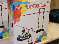 Drie traffic bars en een traffic sign. - afbeelding 3 van  3
