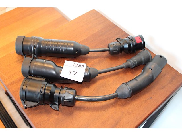 Drie verloopkabels metron w.o. type 2 naar cee32, type 2 naar schuco (230v) en type 2 naar cee16. - afbeelding 1 van  1
